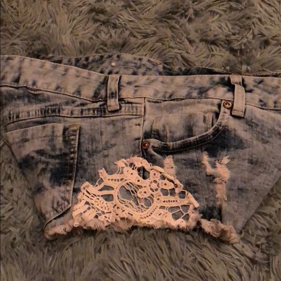 DENIM LOW RISE SHORTS - Picture 3 of 4